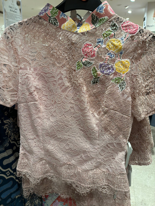 Top lace flower